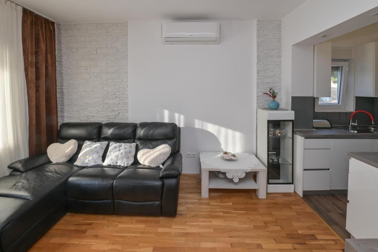 Apartment Center Ana Новаля Екстериор снимка